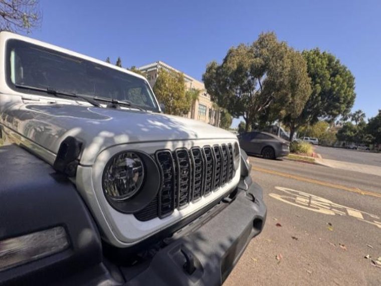 Jeep Wrangler photographed head on from the curb