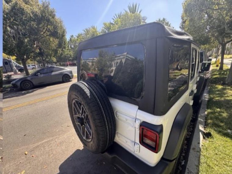 Rear of the Jeep with the tailgate-mounted spare